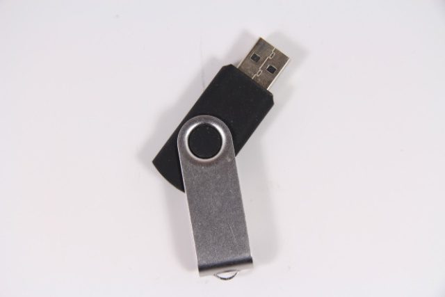 Why do flash drives break and what to do about it