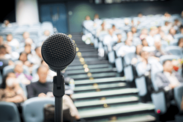 How Can Technology Help Your Fear of Public Speaking