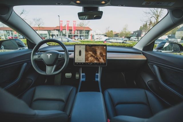 Tesla Plans To Use LASERS Instead of Windshield Wipers