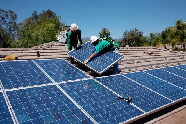 How to Choose a Solar Panel System for Your Home Roof 
